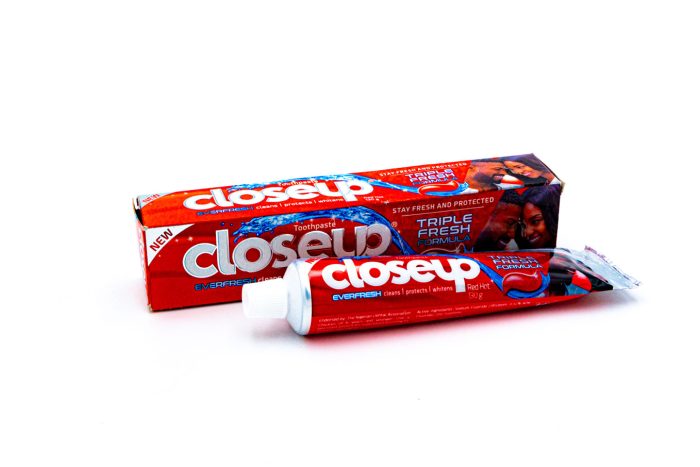 Closeup Toothpaste Triple fresh formula Red Hot 130g