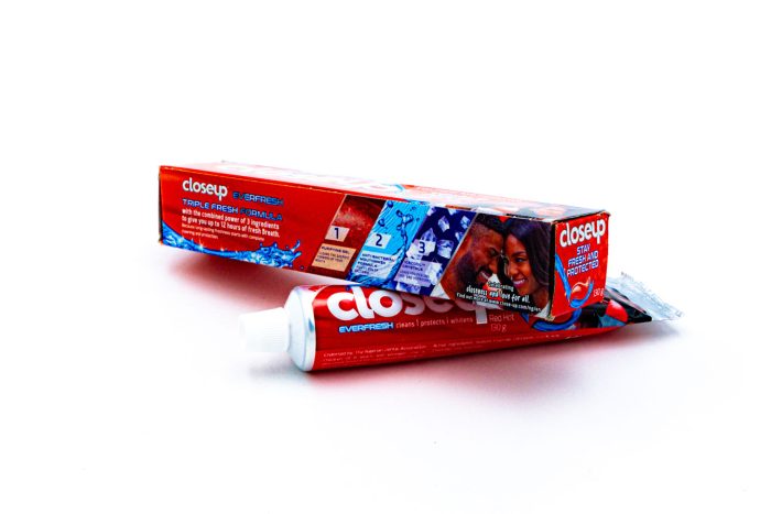 Closeup Toothpaste Triple fresh formula Red Hot 130g – Bild 2